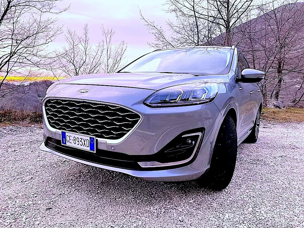 Ford Kuga full hybrid e plug-in hybrid: prova su strada