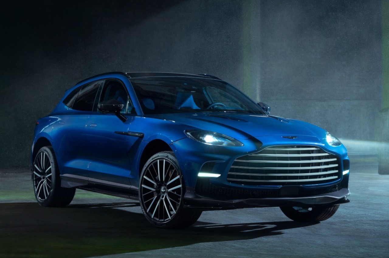 Aston Martin DBX707 2022: immagini ufficiali