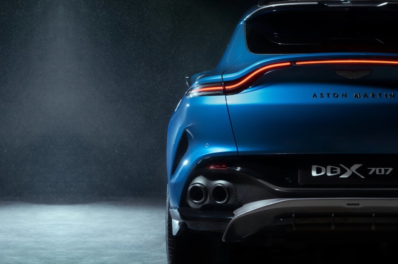 Aston Martin DBX707 2022: immagini ufficiali