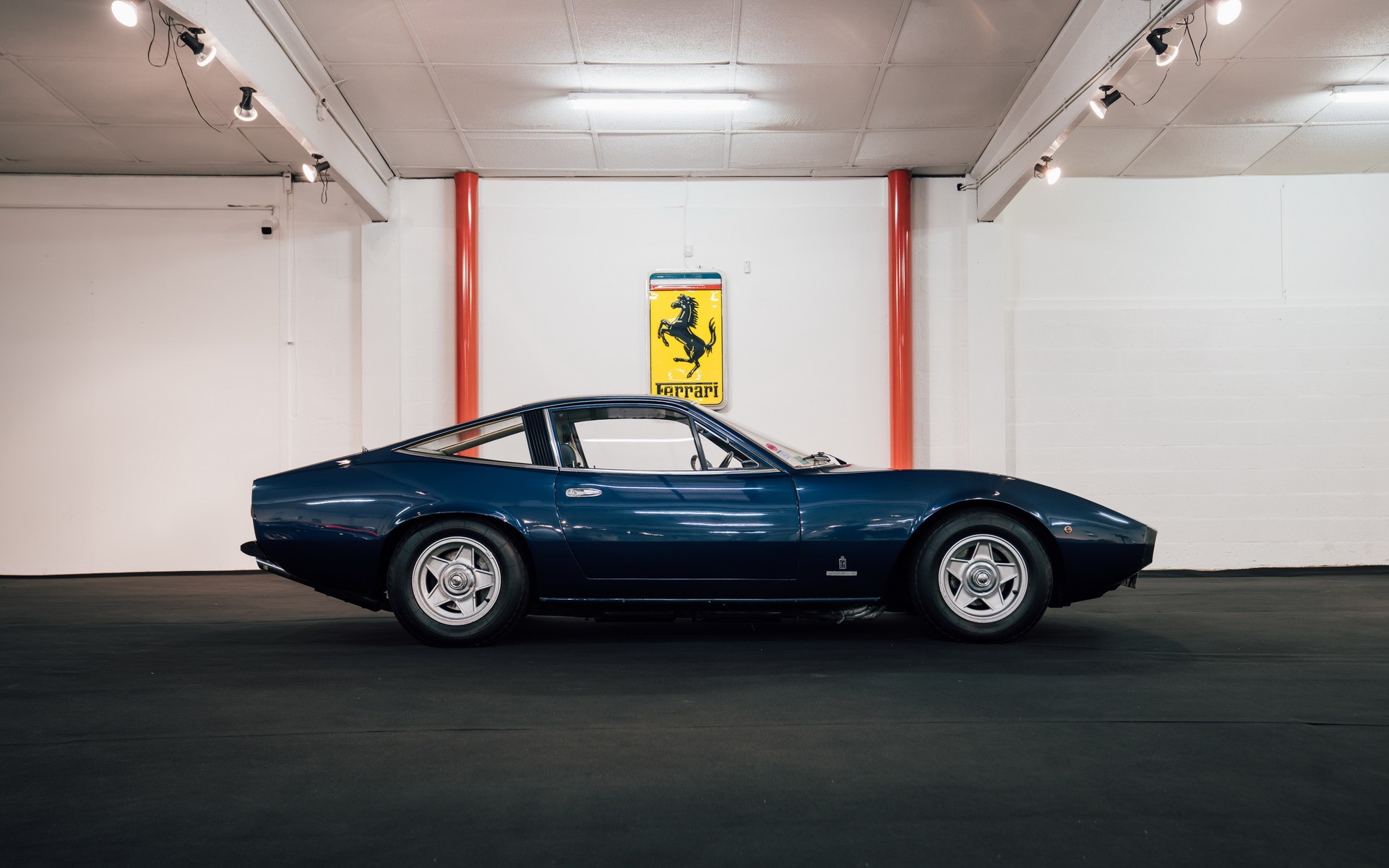 Una Ferrari 365 GTC/4 in vendita all'asta: le immagini ufficiali