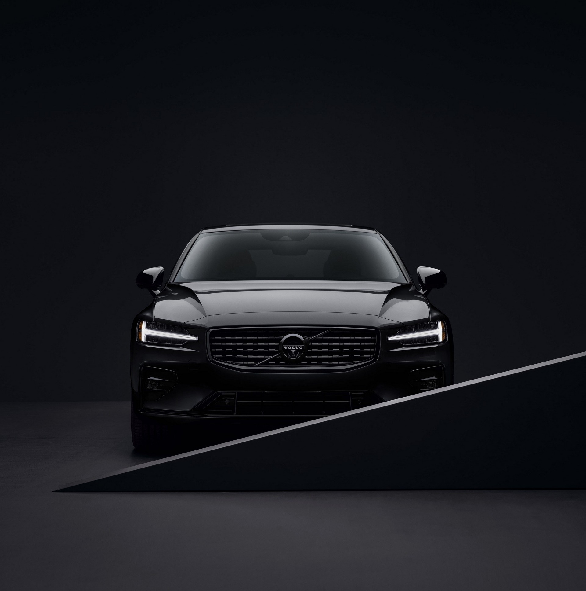 Volvo S60 Black Edition: le immagini ufficiali