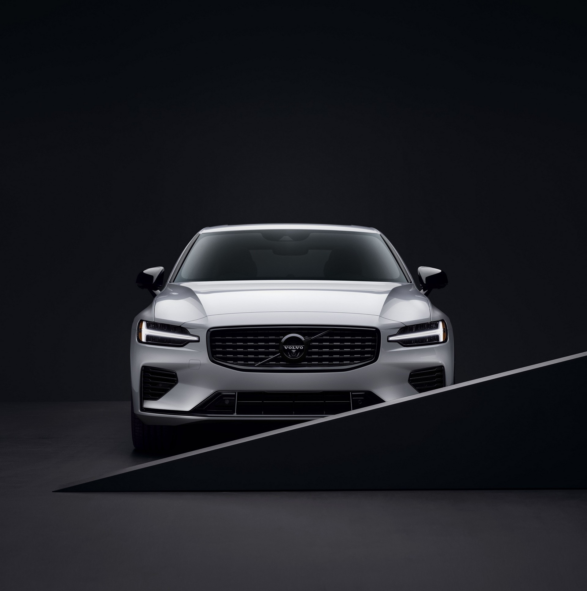 Volvo S60 Black Edition: le immagini ufficiali