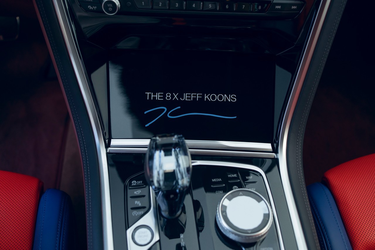 Bmw The 8 X Jeff Coons 2022: immagini ufficiali