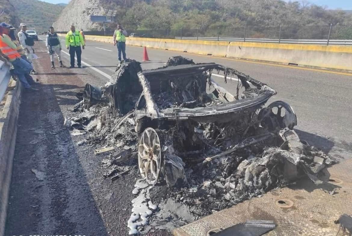 Lamborghini Aventador SVJ 63 Roadster andata a fuoco: le immagini