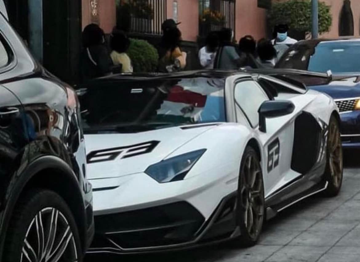 Lamborghini Aventador SVJ 63 Roadster andata a fuoco: le immagini