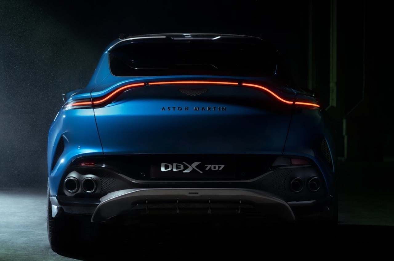 Aston Martin DBX707 2022: immagini ufficiali