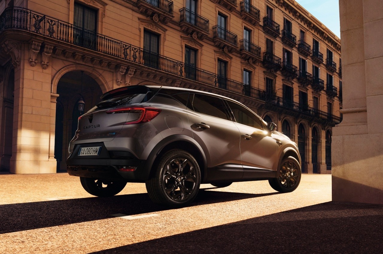 Renault Captur Rive Gauche 2022: immagini ufficiali