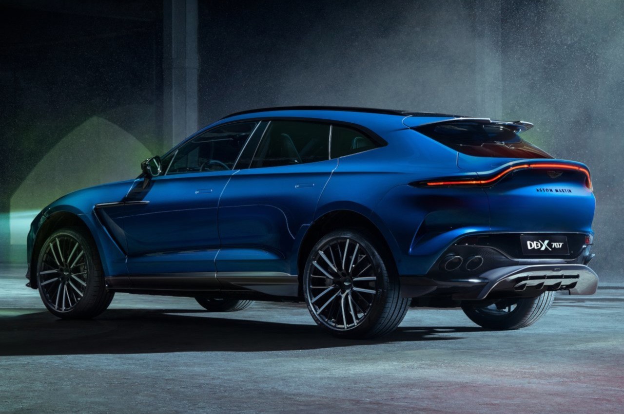 Aston Martin DBX707 2022: immagini ufficiali