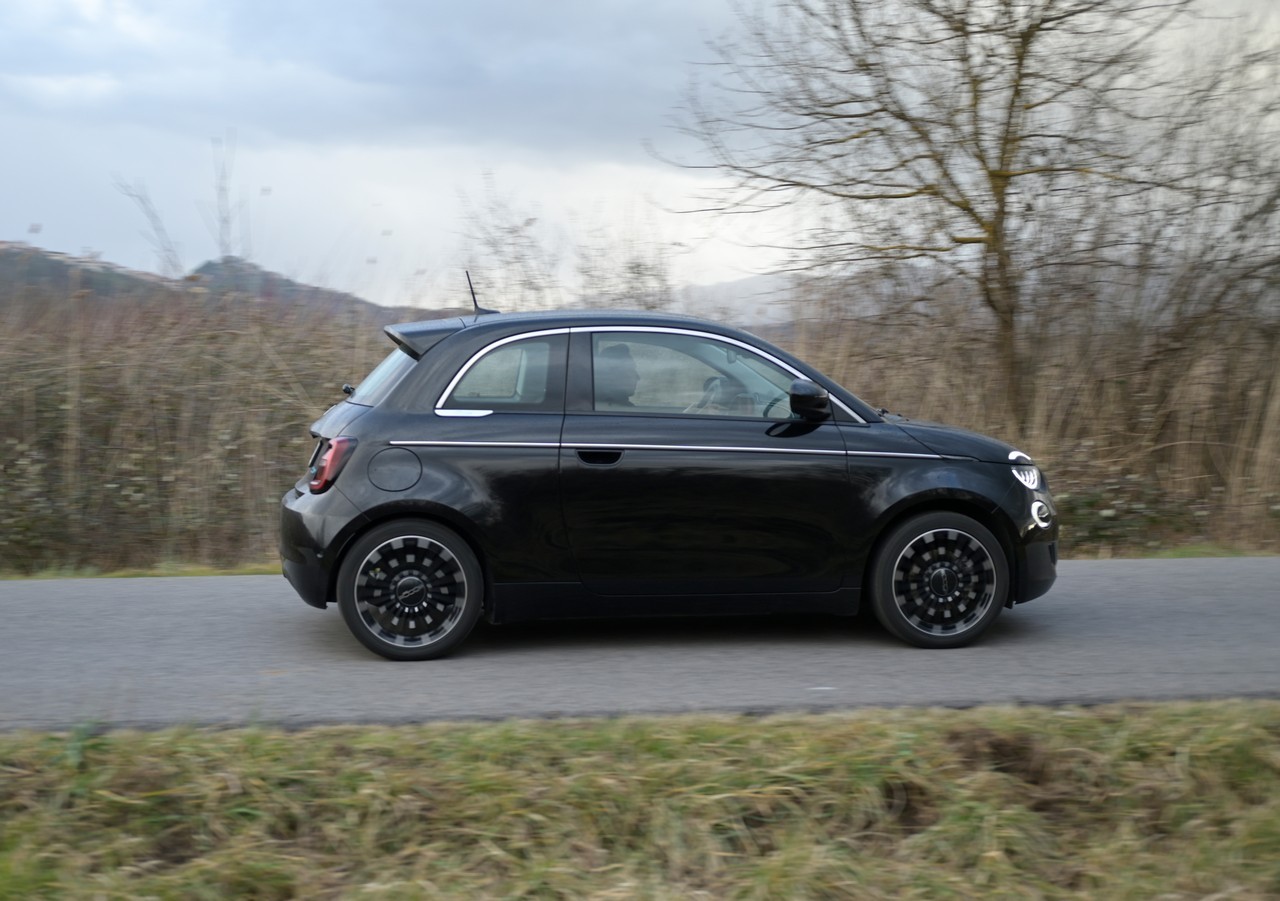 Fiat 500e Icon: la prova su strada