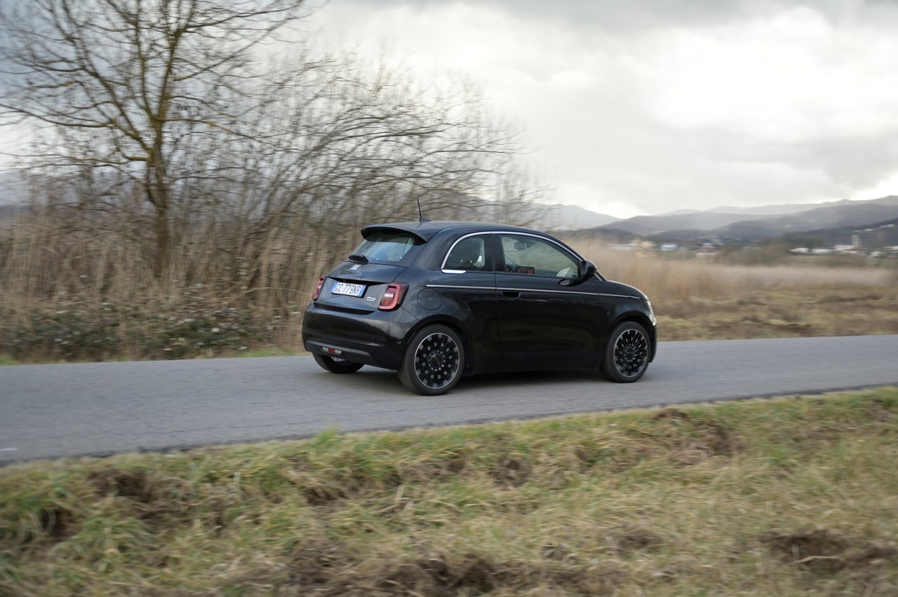 Fiat 500e Icon: la prova su strada