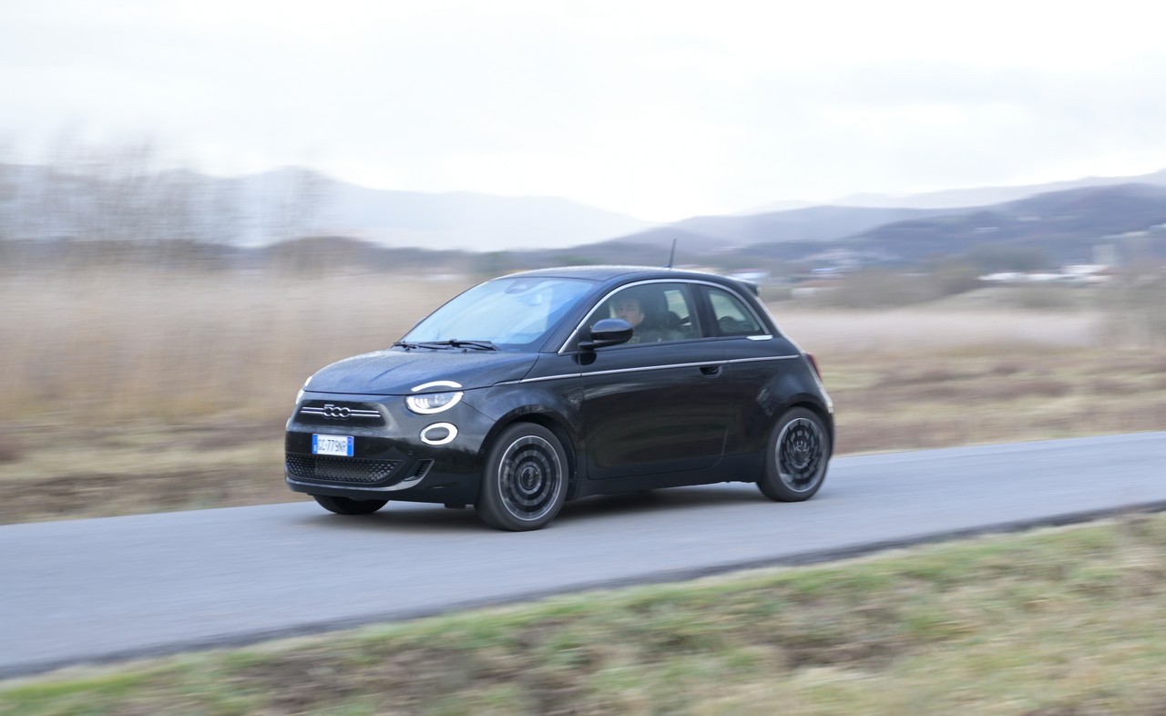 Fiat 500e Icon: la prova su strada