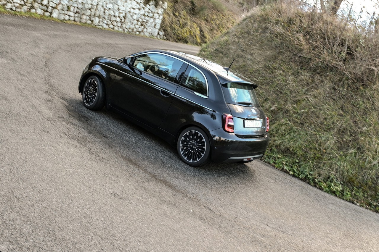 Fiat 500e Icon: la prova su strada