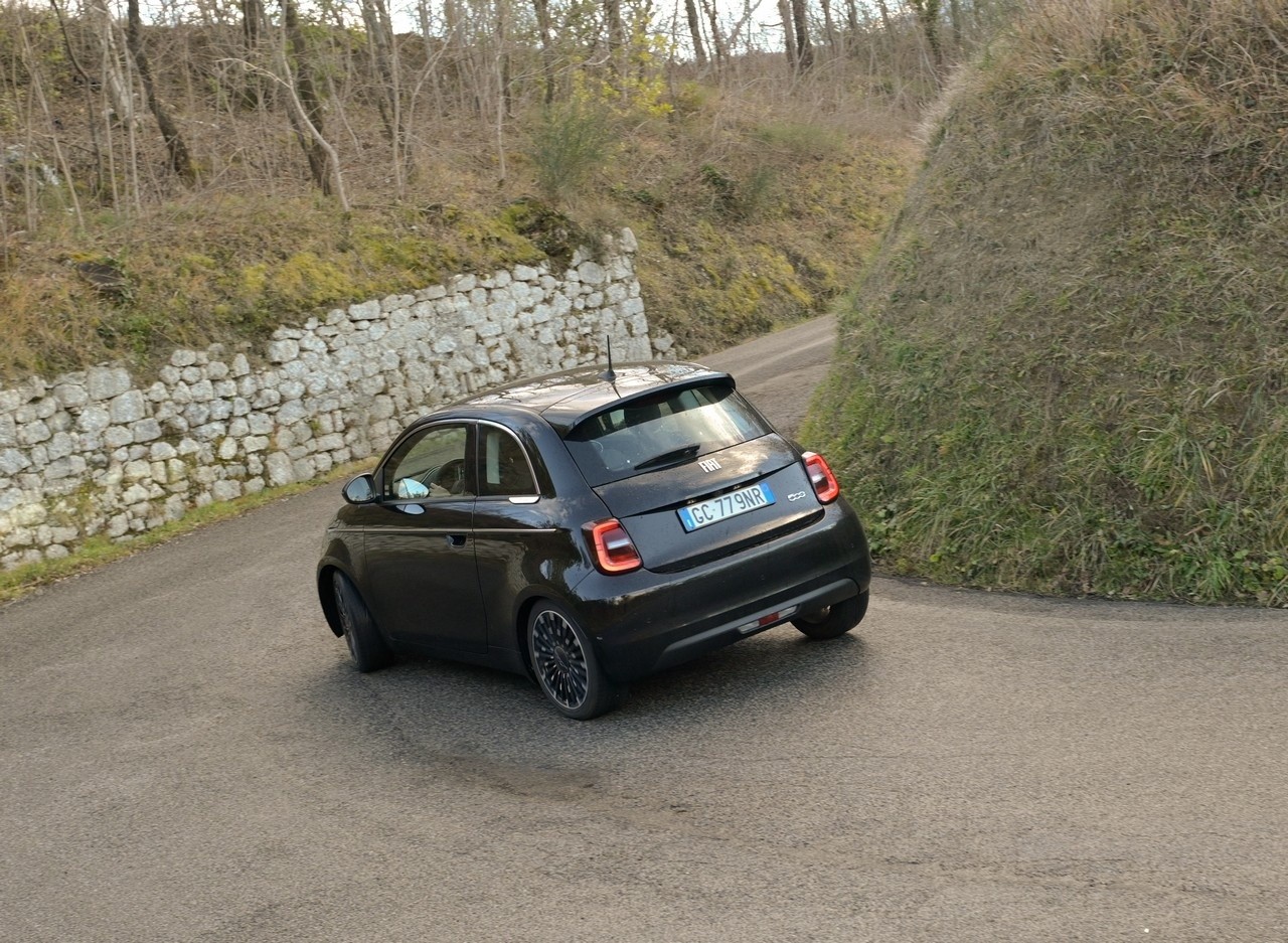 Fiat 500e Icon: la prova su strada