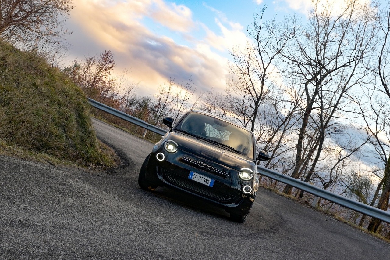 Fiat 500e Icon: la prova su strada