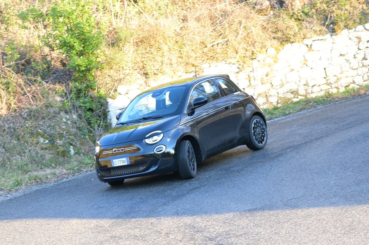 Fiat 500e Icon: la prova su strada