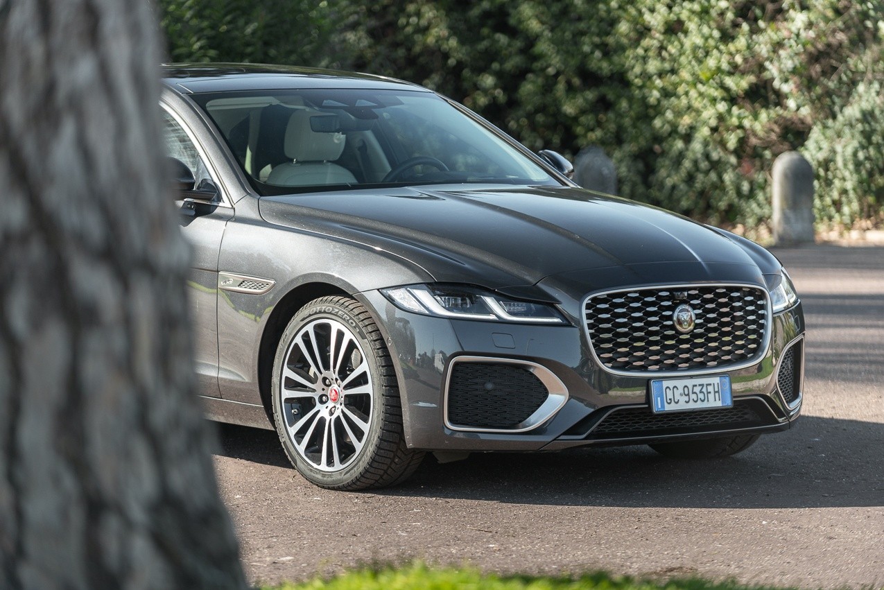 Jaguar XF D200: la prova su strada