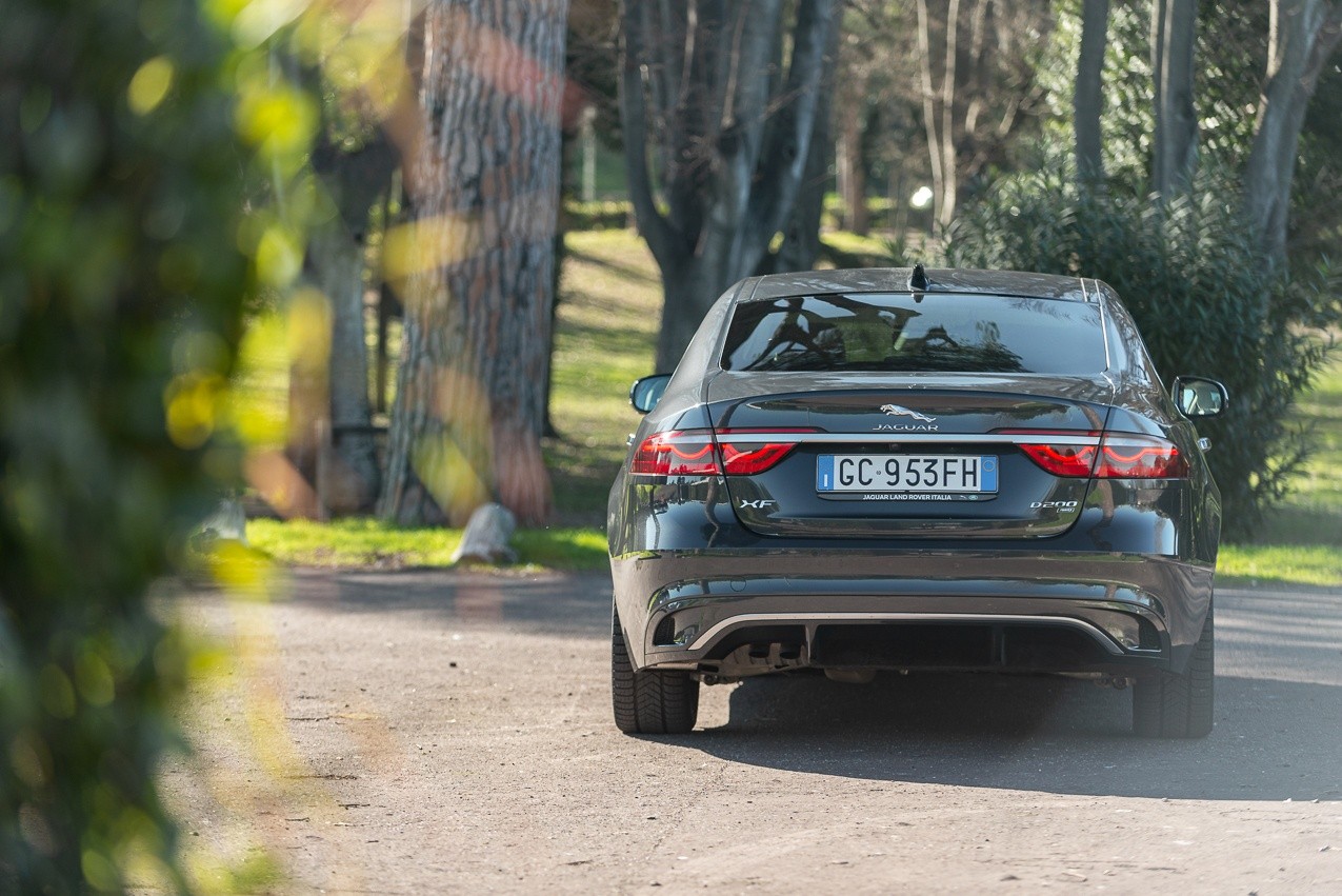 Jaguar XF D200: la prova su strada