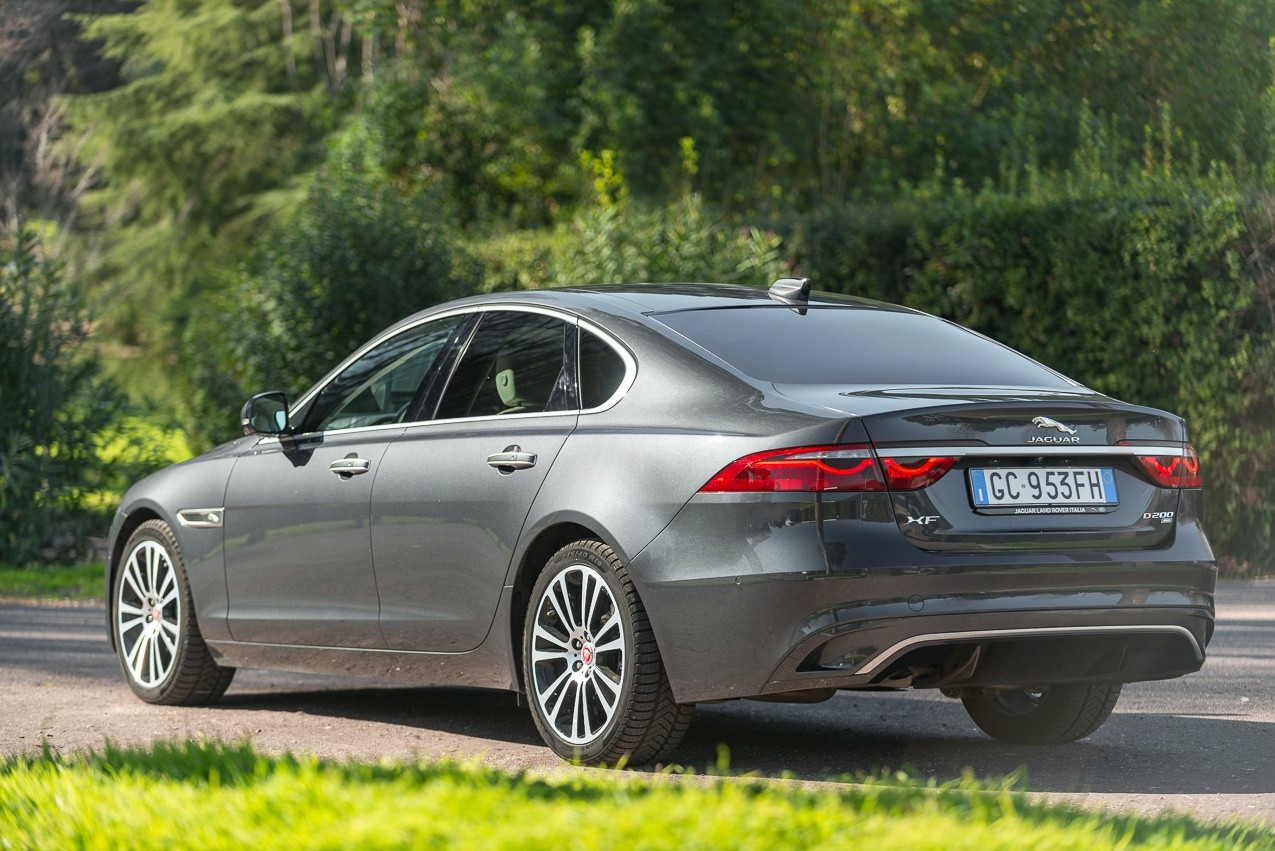 Jaguar XF D200: la prova su strada