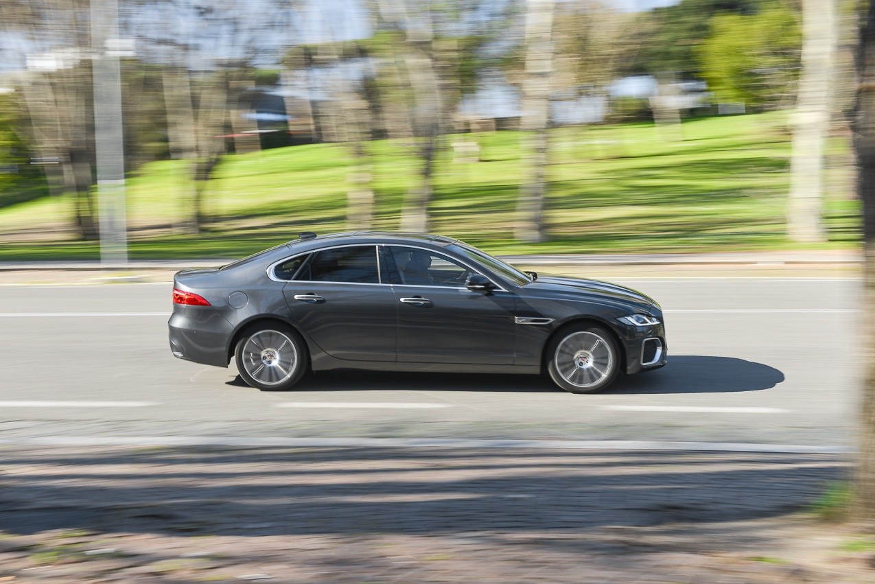 Jaguar XF D200: la prova su strada