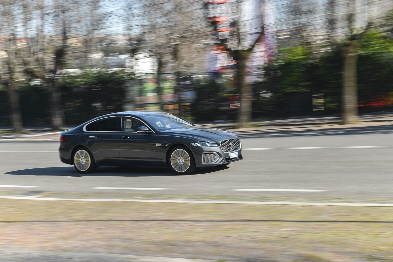 Jaguar XF D200: la prova su strada