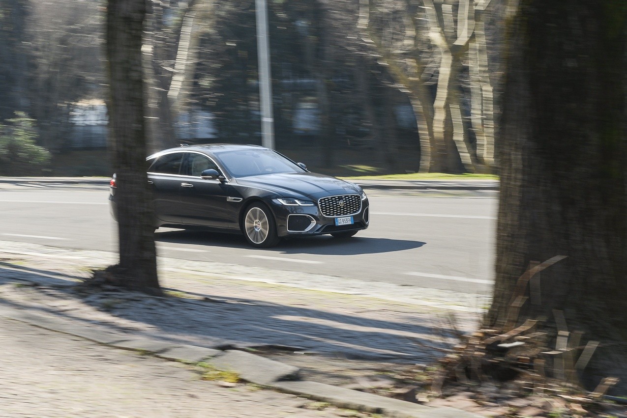 Jaguar XF D200: la prova su strada