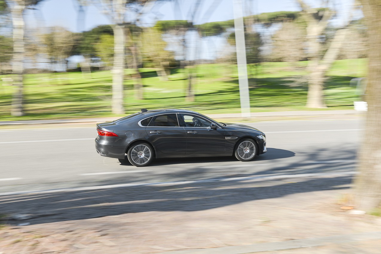 Jaguar XF D200: la prova su strada