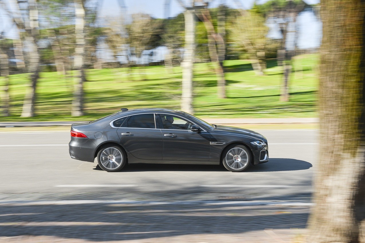 Jaguar XF D200: la prova su strada