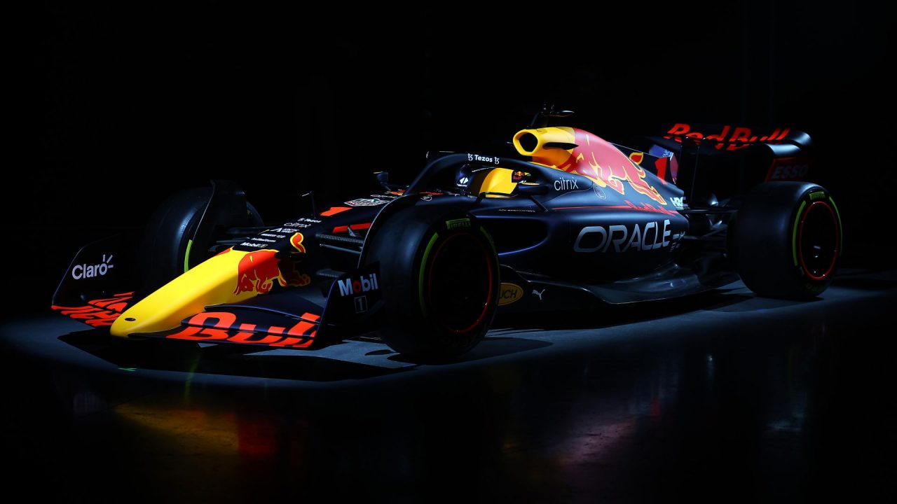 Red Bull RB18: le immagini