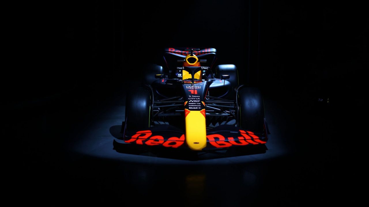 Red Bull RB18: le immagini