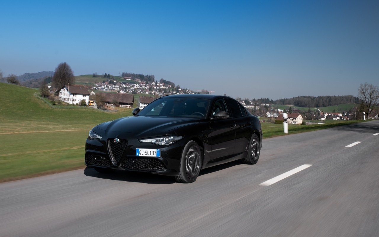 Alfa Romeo Giulia e Stelvio Estrema: le immagini ufficiali