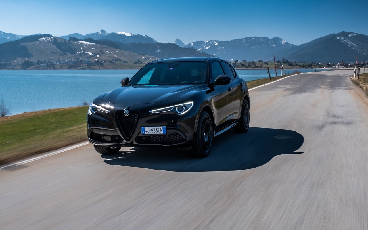 Alfa Romeo Giulia e Stelvio Estrema: le immagini ufficiali