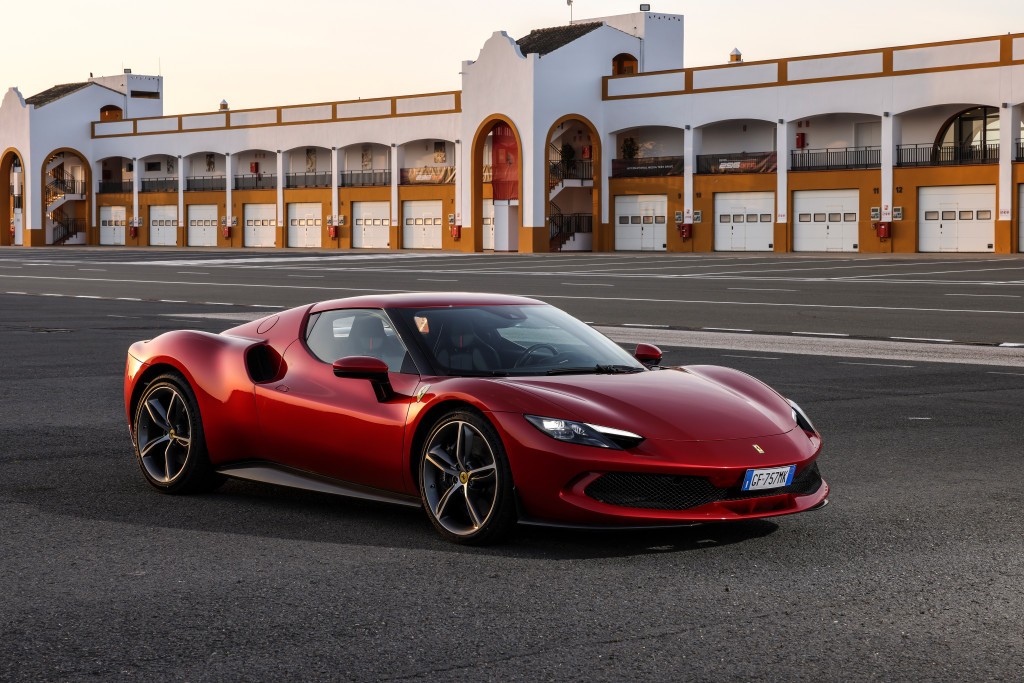 Ferrari 296 GTB: primo contatto con il colibrì di Maranello