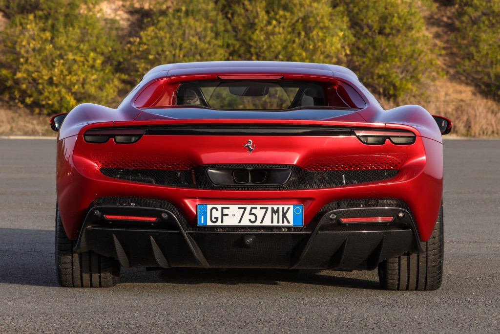 Ferrari 296 GTB: primo contatto con il colibrì di Maranello