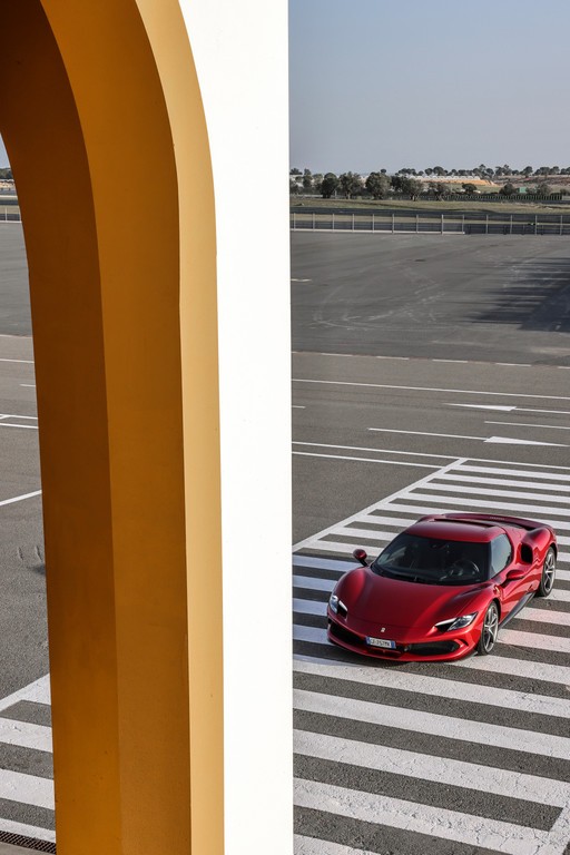 Ferrari 296 GTB: primo contatto con il colibrì di Maranello