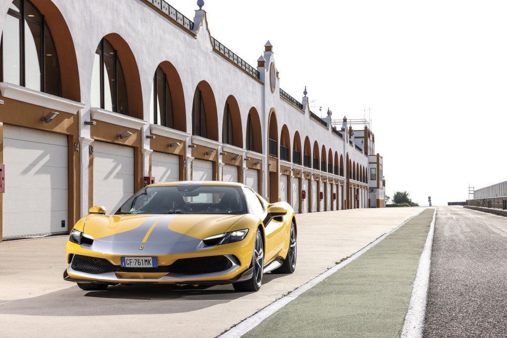 Ferrari 296 GTB: primo contatto con il colibrì di Maranello