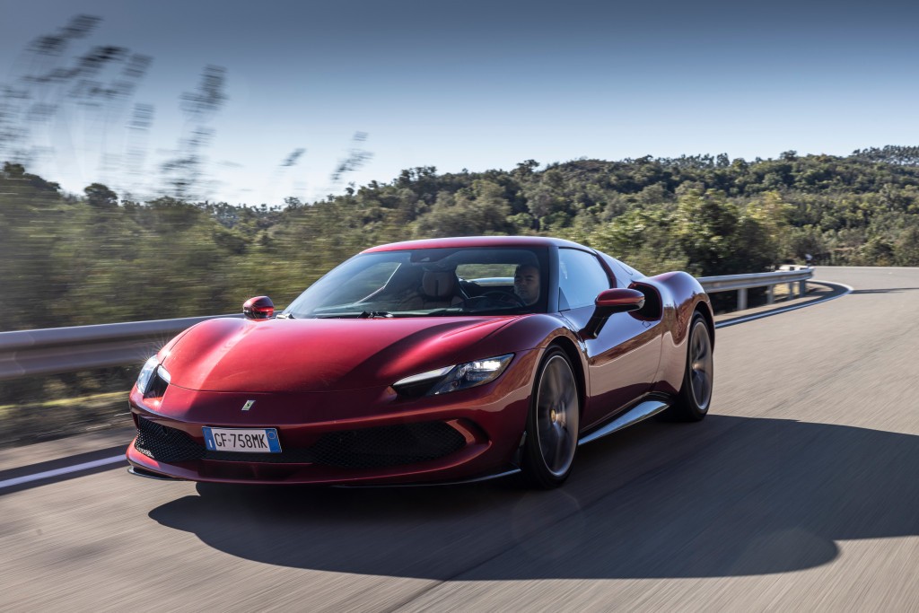 Ferrari 296 GTB: primo contatto con il colibrì di Maranello