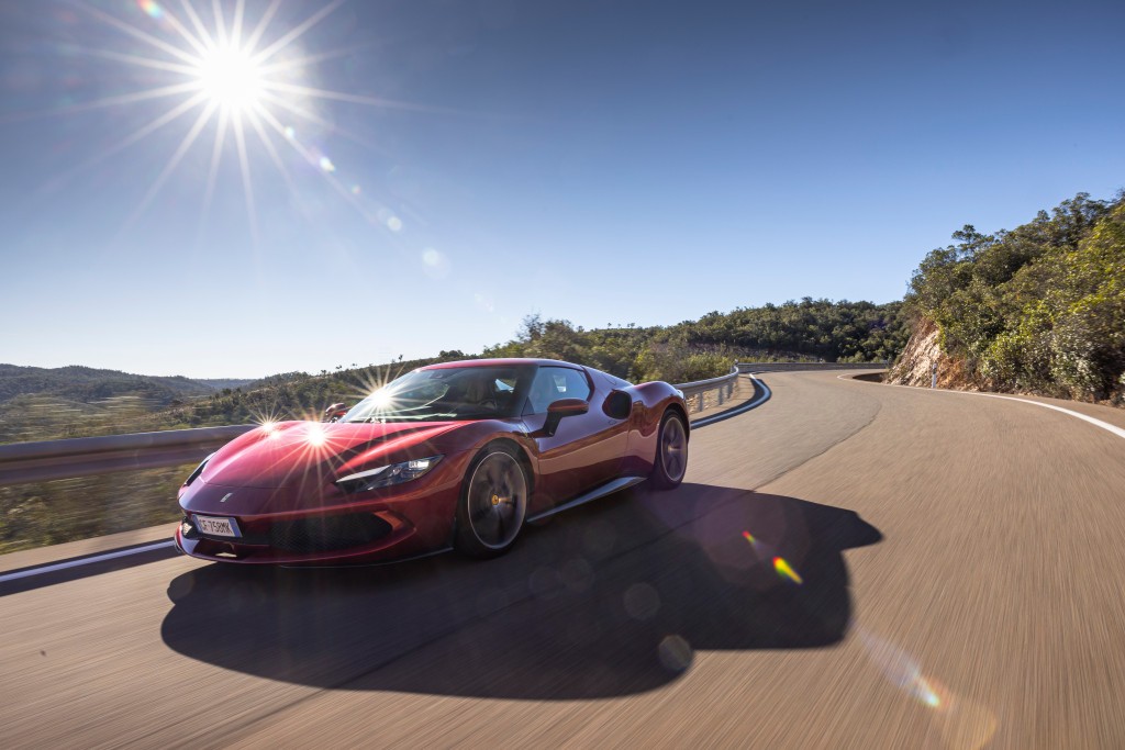 Ferrari 296 GTB: primo contatto con il colibrì di Maranello