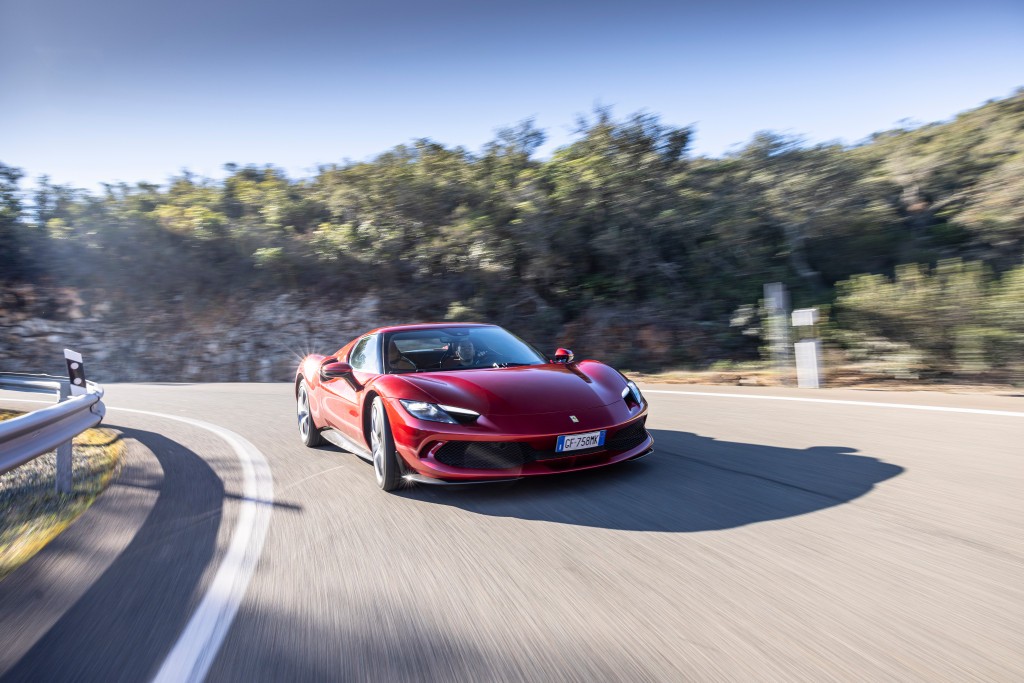 Ferrari 296 GTB: primo contatto con il colibrì di Maranello