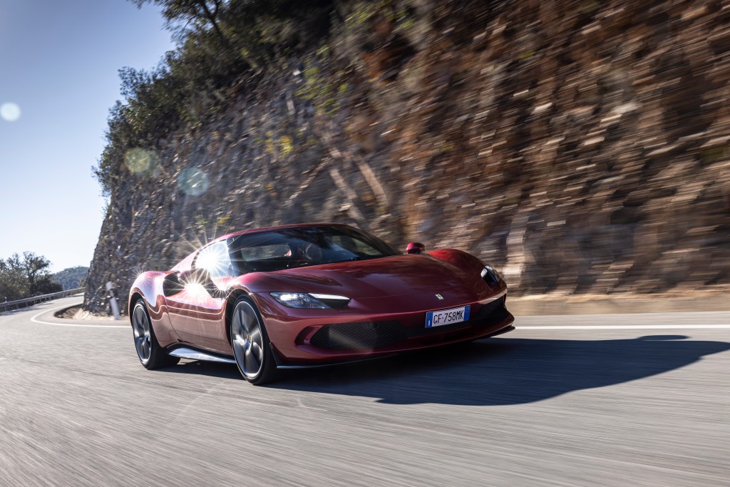 Ferrari 296 GTB: primo contatto con il colibrì di Maranello