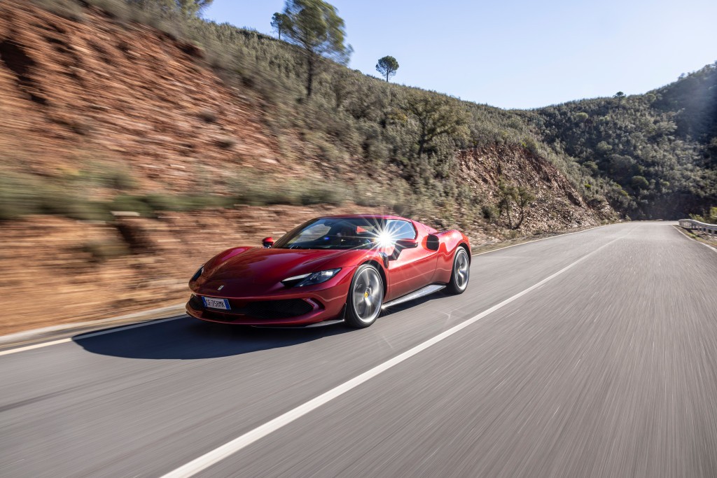 Ferrari 296 GTB: primo contatto con il colibrì di Maranello