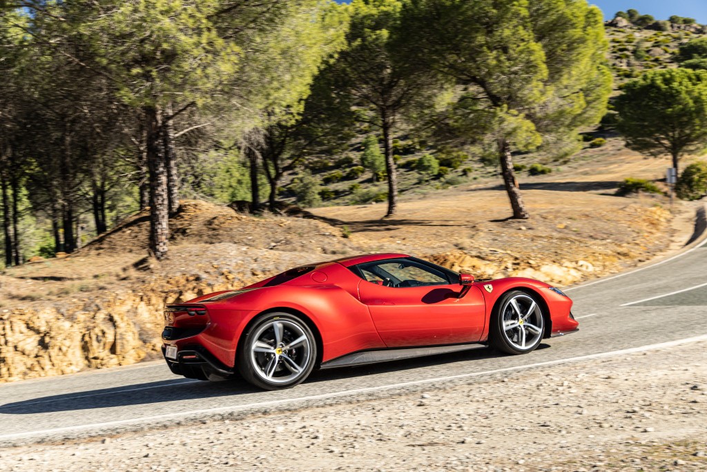 Ferrari 296 GTB: primo contatto con il colibrì di Maranello