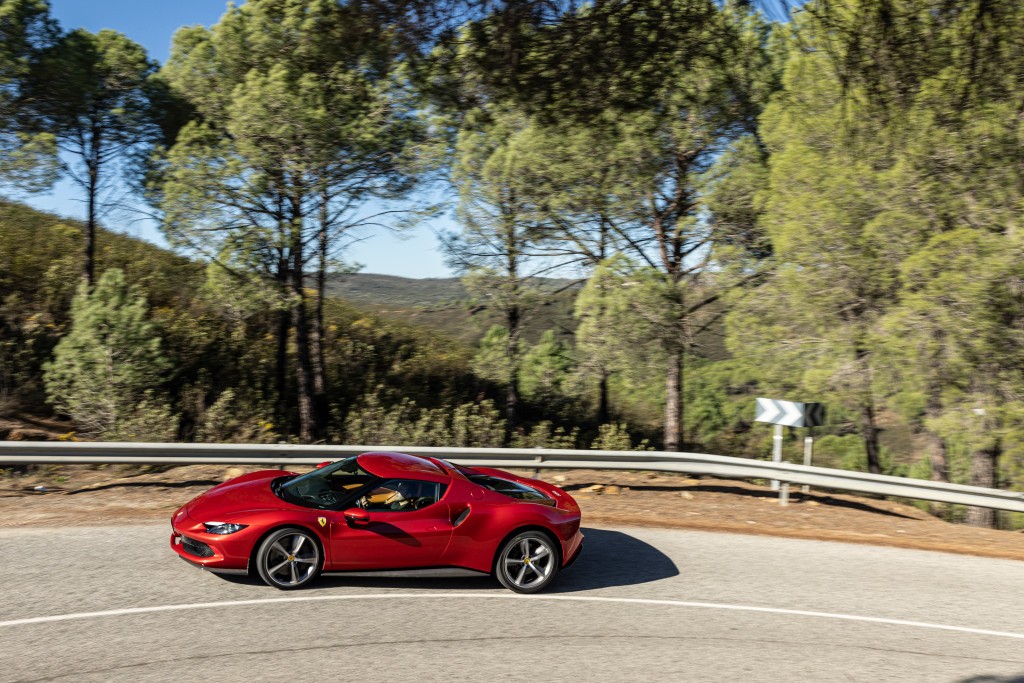 Ferrari 296 GTB: primo contatto con il colibrì di Maranello