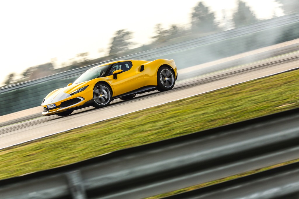 Ferrari 296 GTB: primo contatto con il colibrì di Maranello