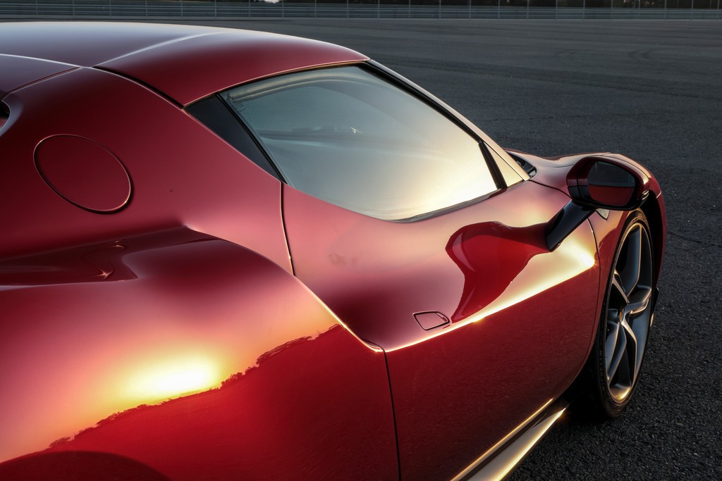 Ferrari 296 GTB: primo contatto con il colibrì di Maranello