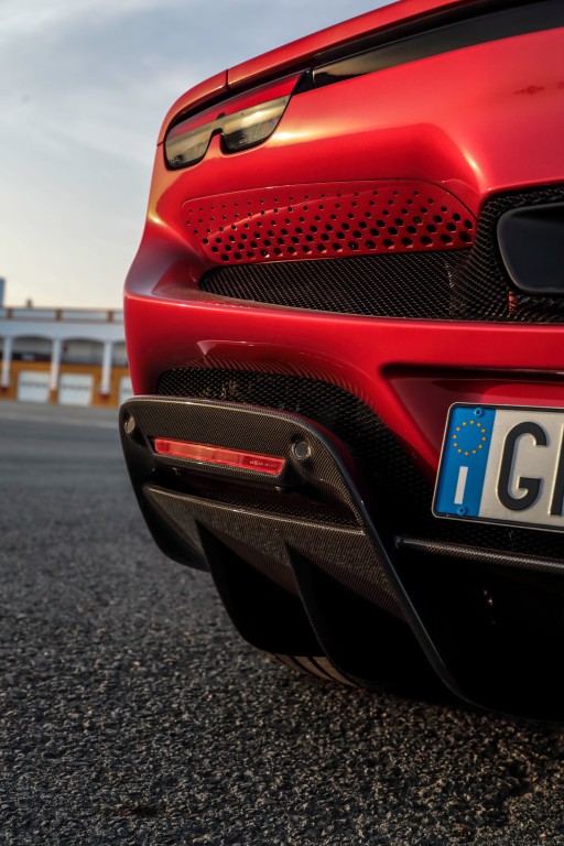 Ferrari 296 GTB: primo contatto con il colibrì di Maranello