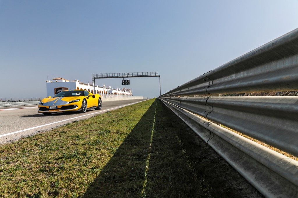 Ferrari 296 GTB: primo contatto con il colibrì di Maranello