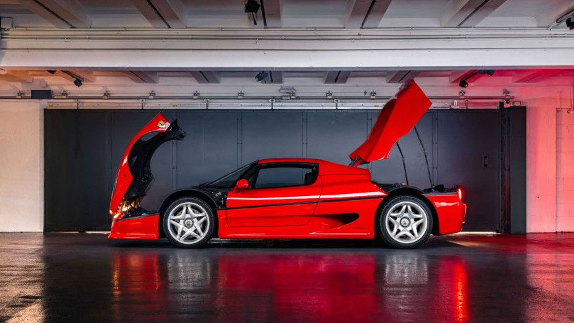 Ferrari F50, in vendita un esemplare con 1000 km: le immagini