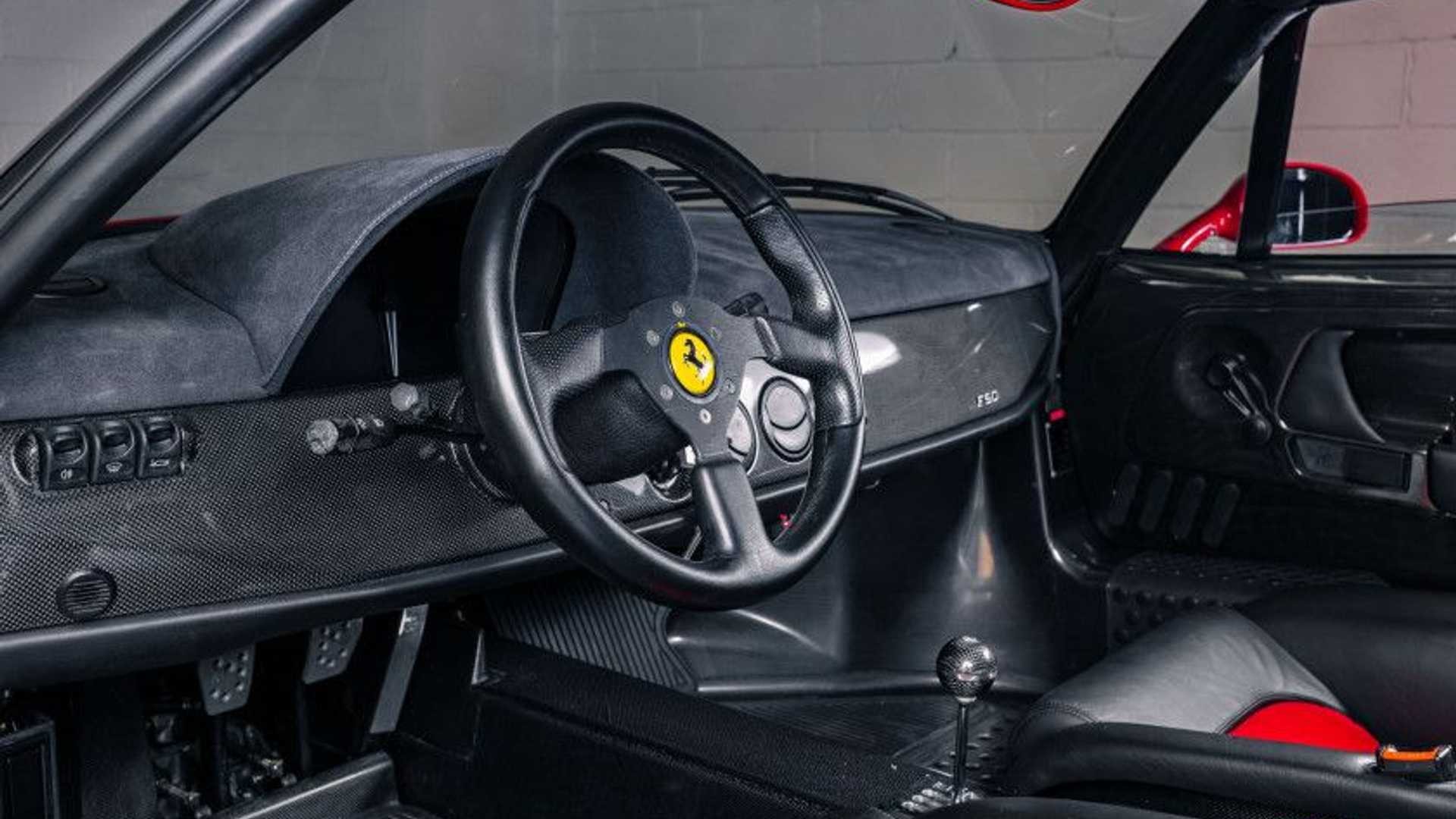 Ferrari F50, in vendita un esemplare con 1000 km: le immagini