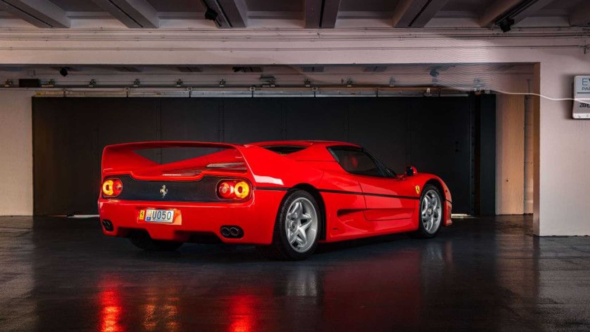 Ferrari F50, in vendita un esemplare con 1000 km: le immagini