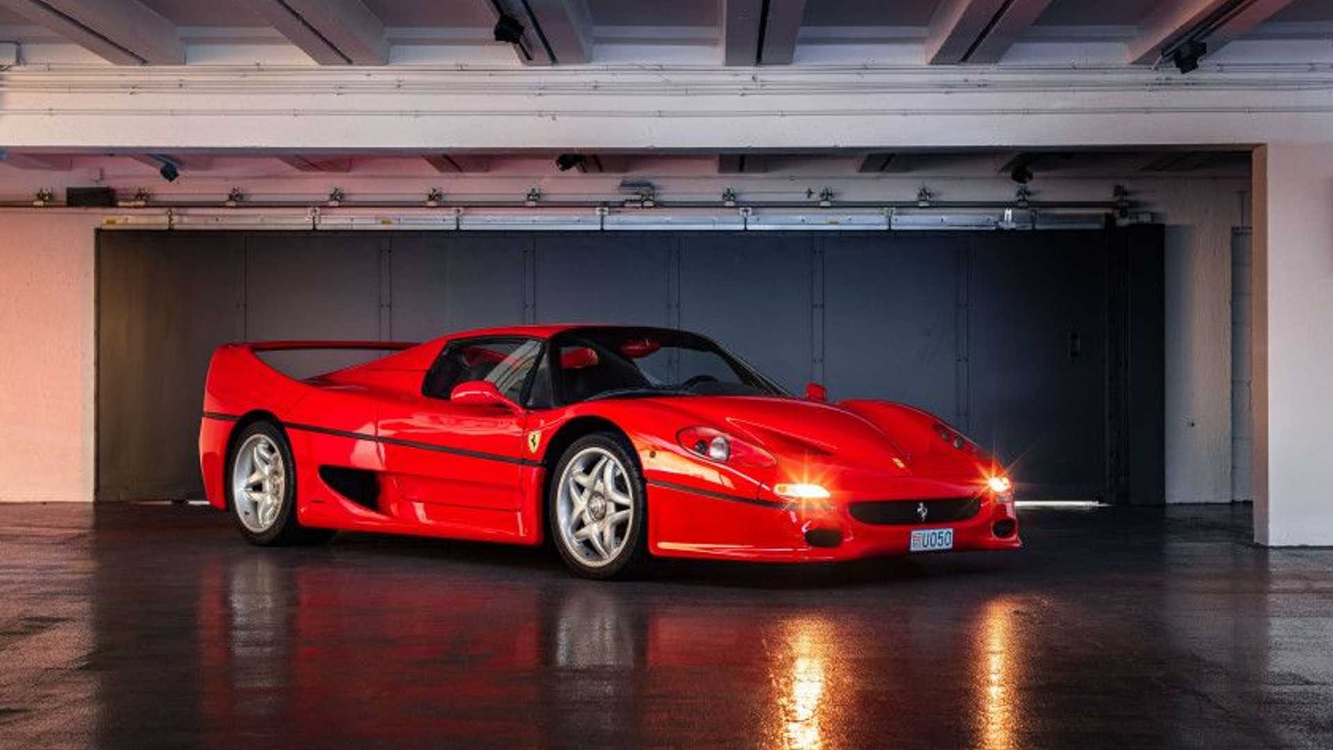 Ferrari F50, in vendita un esemplare con 1000 km: le immagini